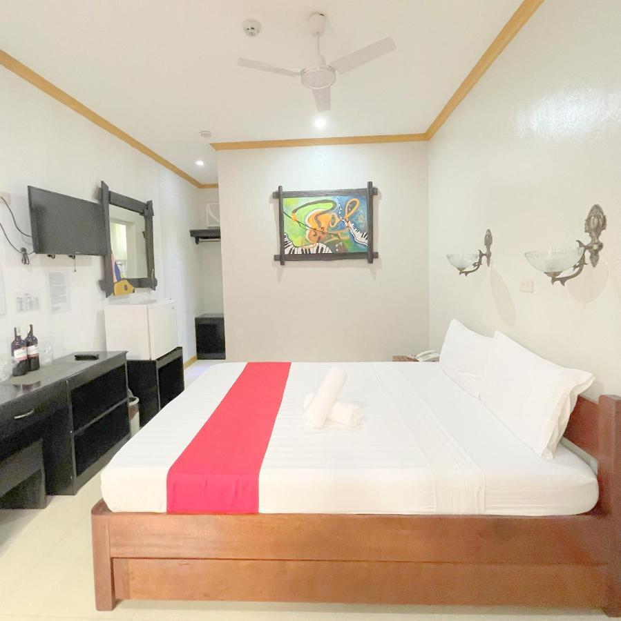 Reddoorz At New Casamila Hotel Palawan Puerto Princesa Luaran gambar