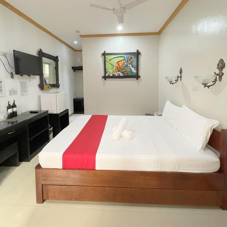 Reddoorz At New Casamila Hotel Palawan Puerto Princesa Luaran gambar