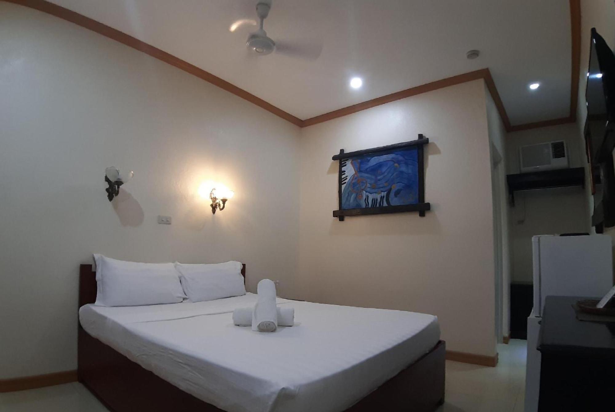 Reddoorz At New Casamila Hotel Palawan Puerto Princesa Luaran gambar